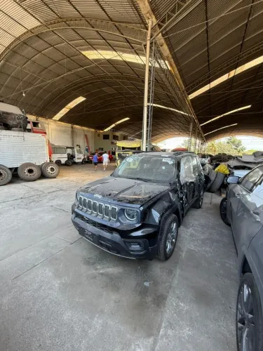 Sucata de Jeep Renegade 2025 (somente peças)