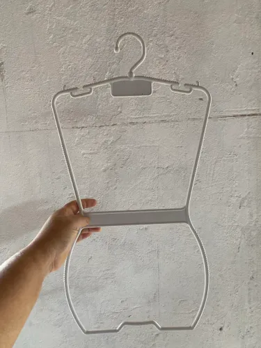 Cabide de corpo infantil 
