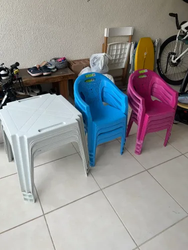 Kit de mesas e cadeiras infantil 