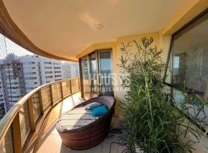 Apartamento com 3 quartos à venda por R$ 4.300.000