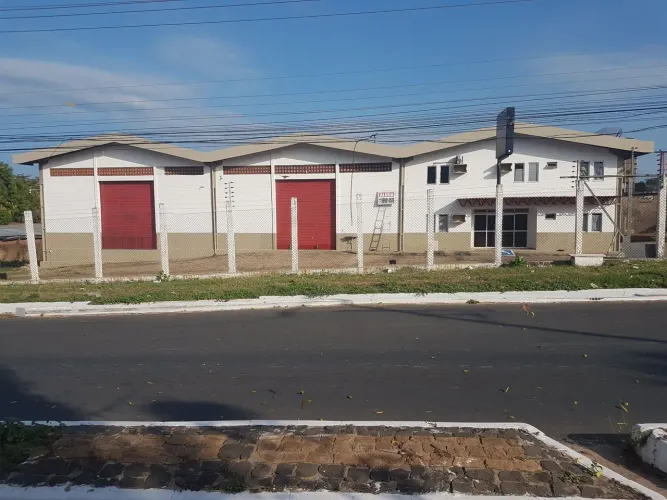 GALPÃO COMERCIAL COM ESCRITÓRIO E ESTACIONAMENTO