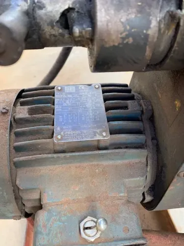 Esmeril chicote OU retifica, marca Marques da Costa, com motor 1,5CV, TRIFASICO