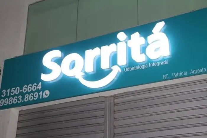 Placa com letras em acrílico iluminado 