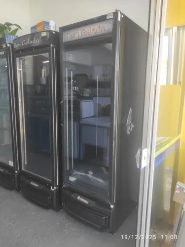 Cervejeira Gelopar 570 litros porta de vidro