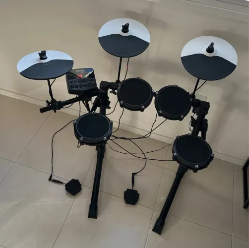 Bateria Eletrônica Alesis Debut Kit Completa Cor Preta