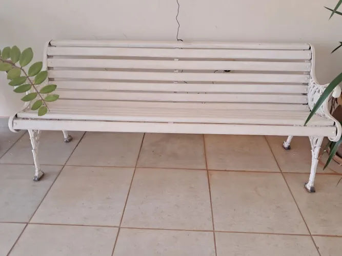 Banco Jardim de Madeira com ferro fundido