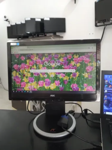 Monitor rotacional,  com os cabos, garantia,  produto de qualidade 