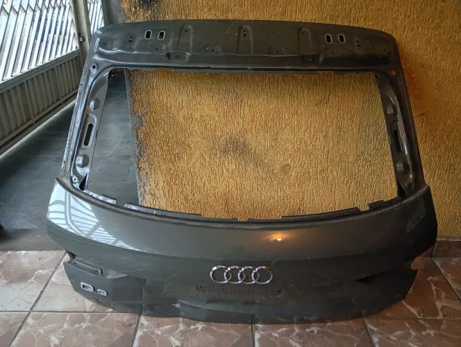 Tampa Traseira Audi Q3 2022 2023 (Detalhe)