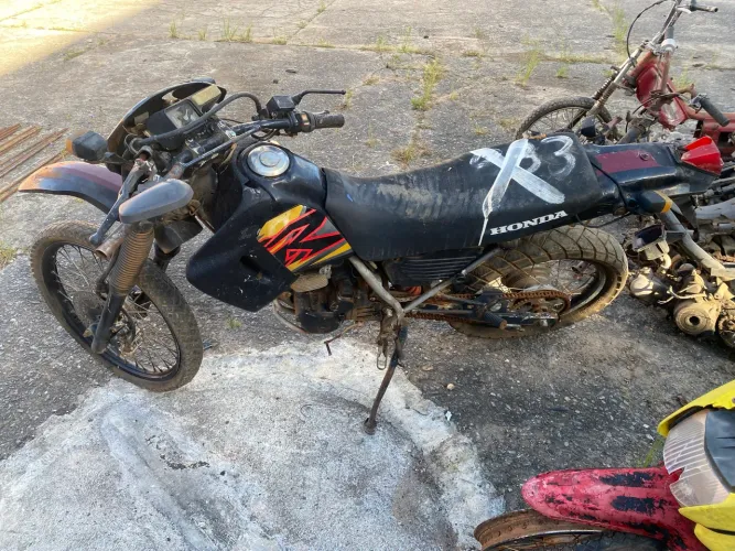 XR 200 pra retirada de peças 
