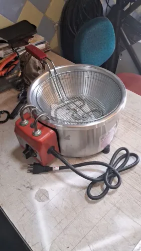 Fritadeira eletrica 220v 3L nova