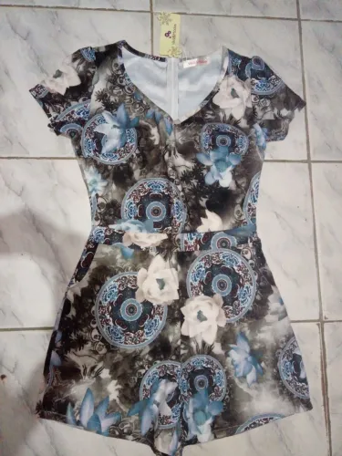 Macacão estampado floral Na etiqueta