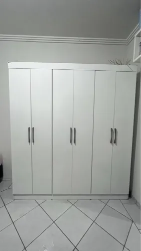 Guarda-Roupa Branco 6 Portas 2 Gavetas