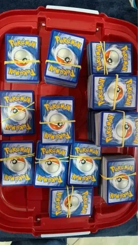 Lote com 60 cartas Pokémon aleatória ( sem repetidas ) + 10 códigos de brindes