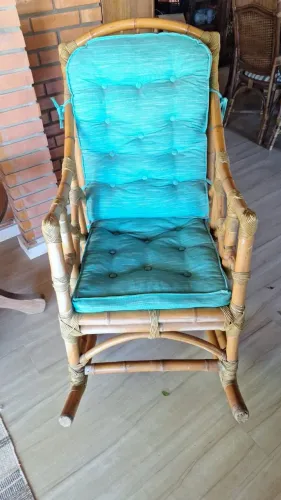 Cadeira de balanço em bambu