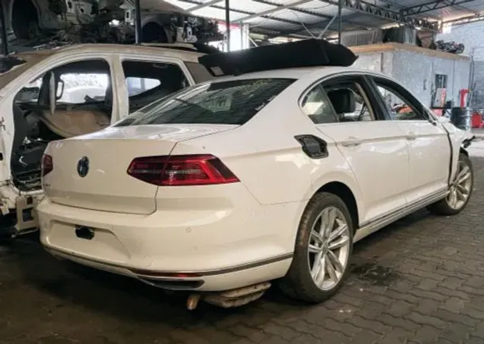 Peças VW Passat 2018 Porta Capô Lanterna Farol Airbag Retrovisor Motor Arranque Radiador