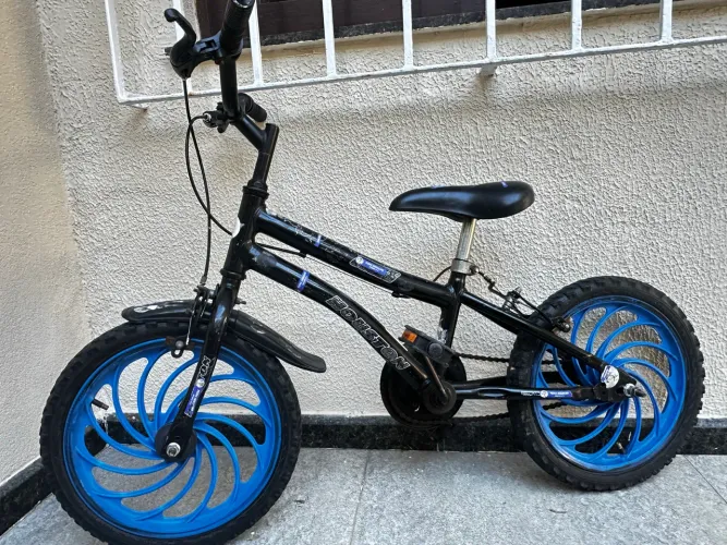 Bicicleta infantil aro 16 - semi nova