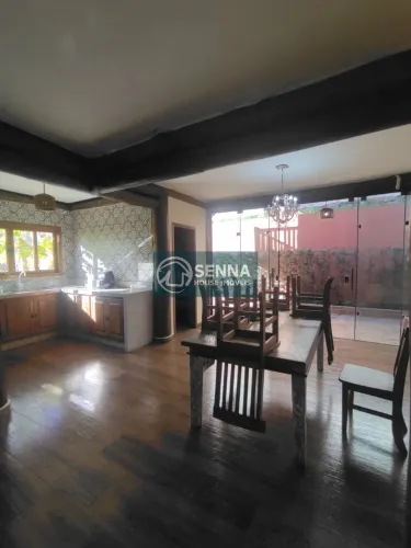 Casa de alto padrão em condomínio: 3 quartos, 1 suite, 3 salas, 3 banheiros, 4 vagas, 220m