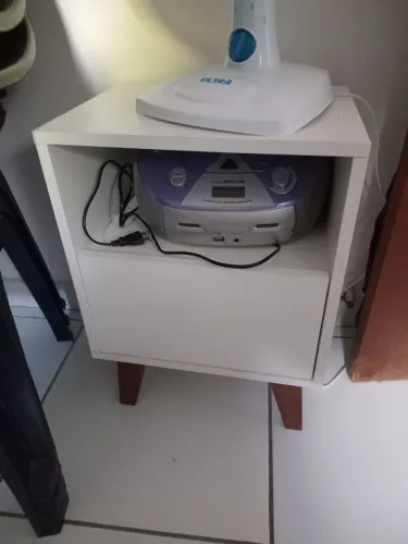 Mesinha de cabeceira 