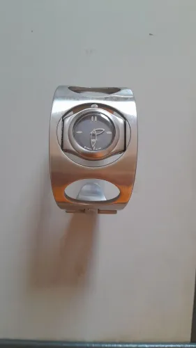 Relógio Swatch  - Design Moderno