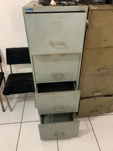 Arquivo metalico para pastas suspensas com cofre disfarcado