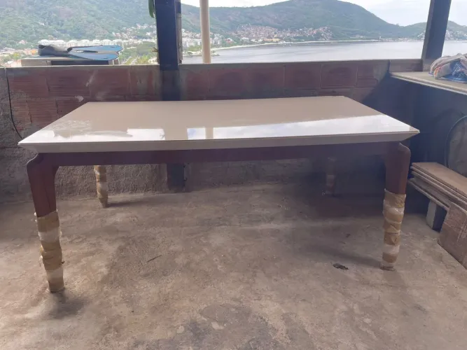 Mesa de jantar com 6 lugares + 2 cadeiras de brinde !