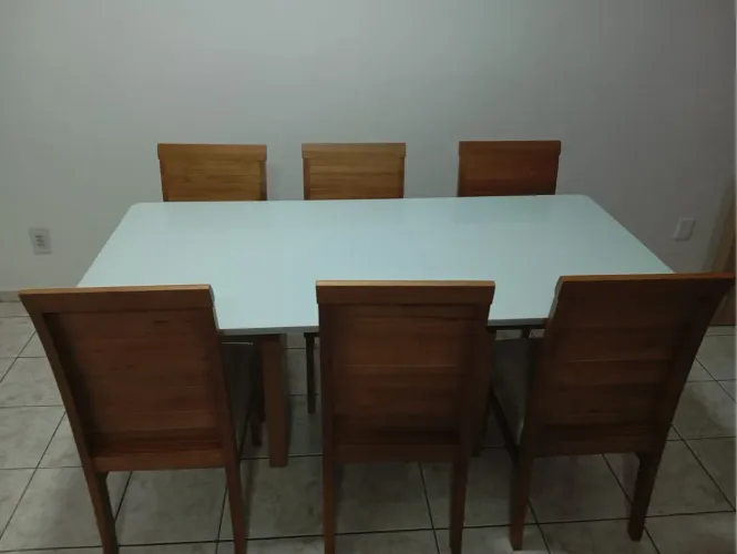 Mesa nova completa de madeira e acabamento laca