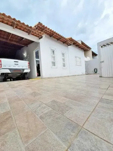 Casa à Venda 3 quartos, sendo 1 suíte no Setor Itanhangá I em Caldas Novas / GO.