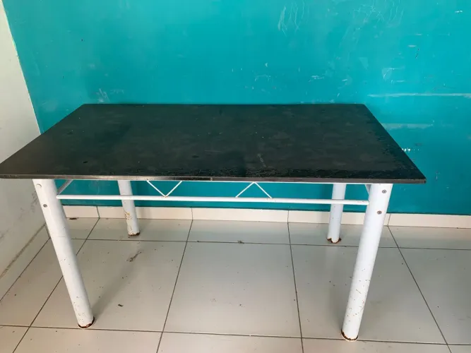 Mesa com espaço para 6 cadeiras