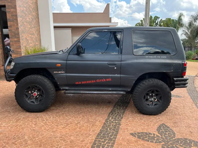 Mitsubishi Pajero GLS 3.5 V6 2P AUT 1999