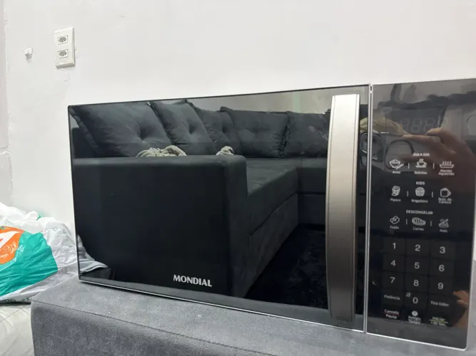 Vendo microondas preto espelhado mondial 34l 220v apenas 1 mês de uso
