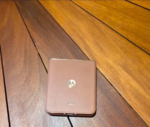 Motorola Dobrável Razr 50 Ultra Mocha Mousse