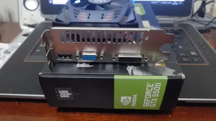 Placa de Vídeo Nvidia GTX 550 Ti 2GB DDR5 128bits