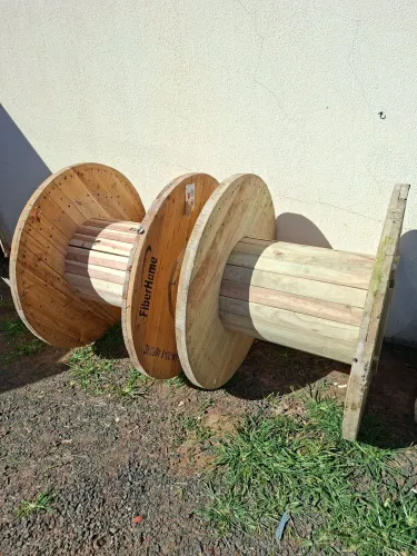 Bobinas de madeira diâmetro 1.10 mts, altura 73 cm ( valor de cada)