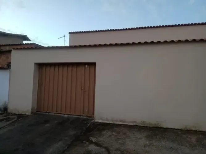 CASA GRANDE,TODA MURADA 3 QUARTOS MAIS 1 SUITE + BARRACÃO NOS FUNDOS