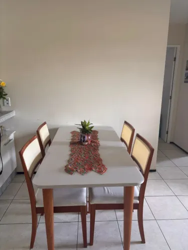 Mesa + 4 cadeiras