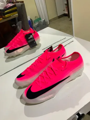 Nova nike mercurial da Copa do mundo profissional melhor preço do mercado!!!