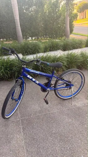 Bicicleta Aro 24 MTB Infantil/Juvenil com 18 Marchas e Freio V-Brake