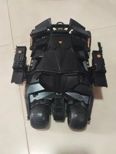 Batmóvel 32cm dc comics