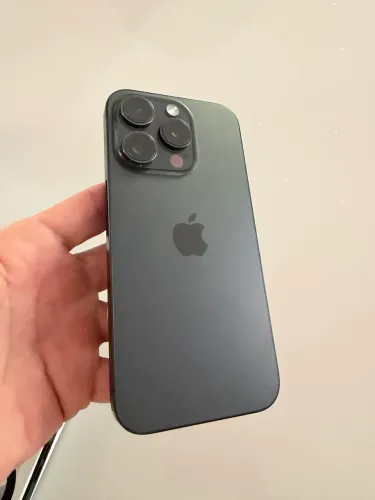 iPhone 15pro 256gb preto