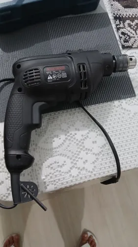 Vendo furadeira Black+ Decker semi nova 