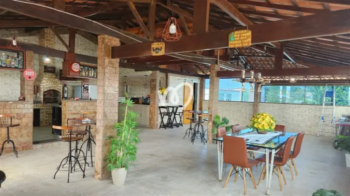 Casa 4 quartos, sendo 1 suíte