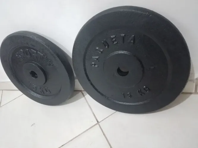 2 anilhas de musculação 15 kg cada uma só 270 reais as duas