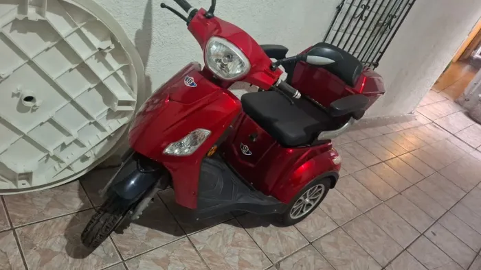 Triciclo Elétrico Plus