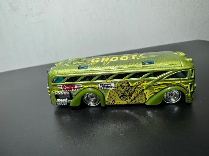 HOTWHEELS POP CULTURE MARVEL SCHOOL BUS GROOT