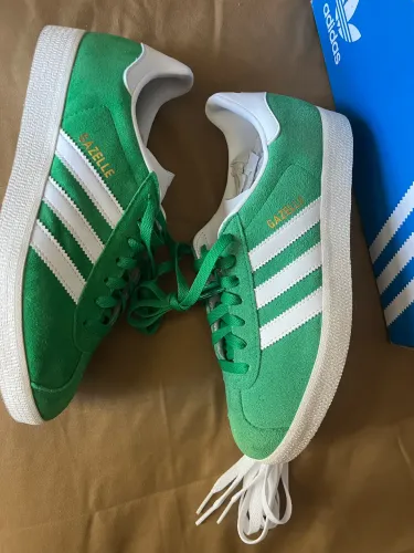 Tênis Adidas verde