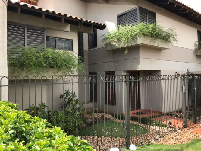 SOBRADO DE ESQUINA | LOCALIZAÇÃO PRIVILEGIADA