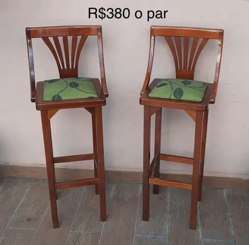 Par de banquetas banco alto de madeira