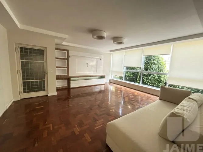 Apartamento com 3 dormitóros sendo 1 suíte, 2 banheiros e 2 vagas - Pacaembu