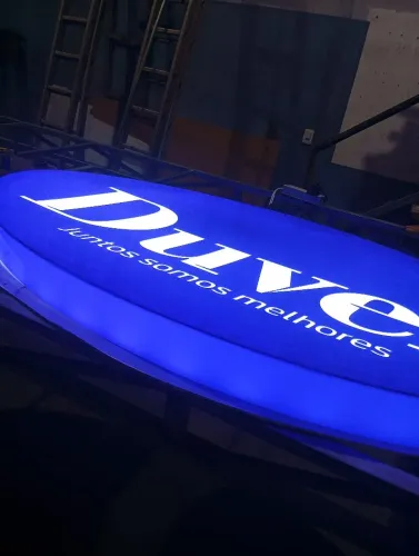 Tudo em acm, acrilico e letreiros luminosos