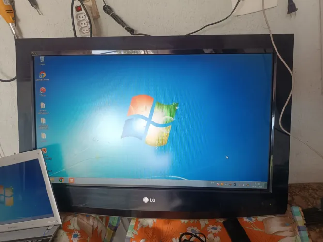 TV MONITOR 32